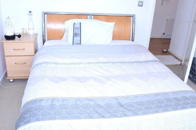 Spacious 1 Bedroom Apartment Overlooking Haggerston Park