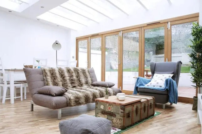 Modern 2 Bed Garden Flat in Maida Vale
