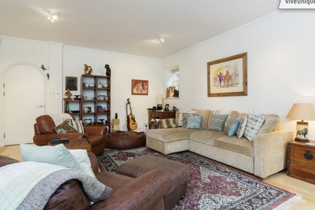 Veeve Two Bedroom Apartment in Earls Court