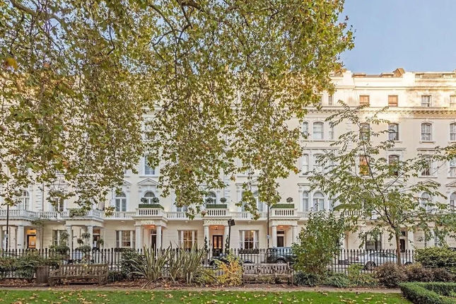 12 London Street Apartments