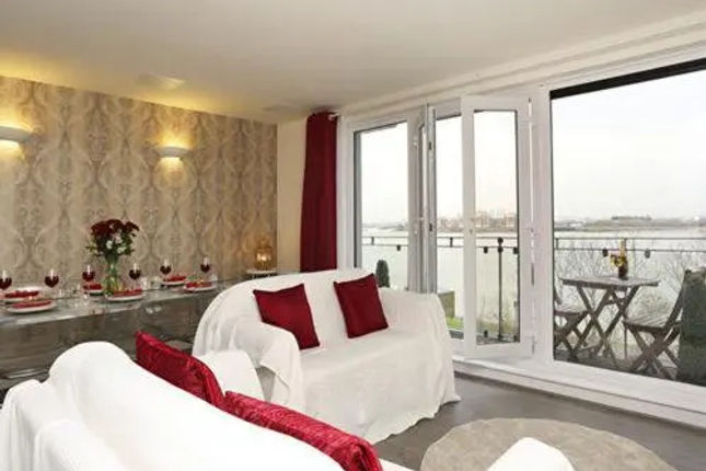 Exclusive Riverview Apartment