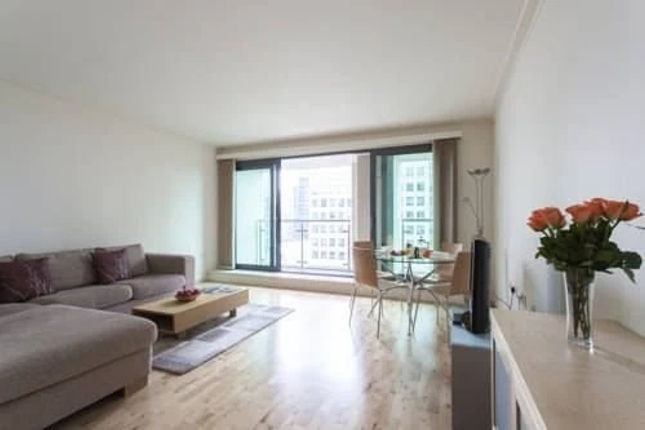 House Of MoLi – South Quay Apartments