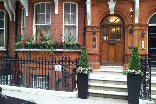 Kensington Court ApartHotel