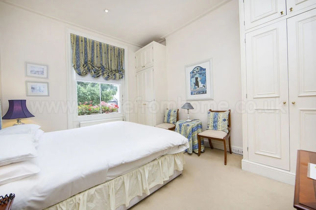 Brunswick Gardens – Cosy Apartment in a Cherry Tree Lined Street- Notting Hill