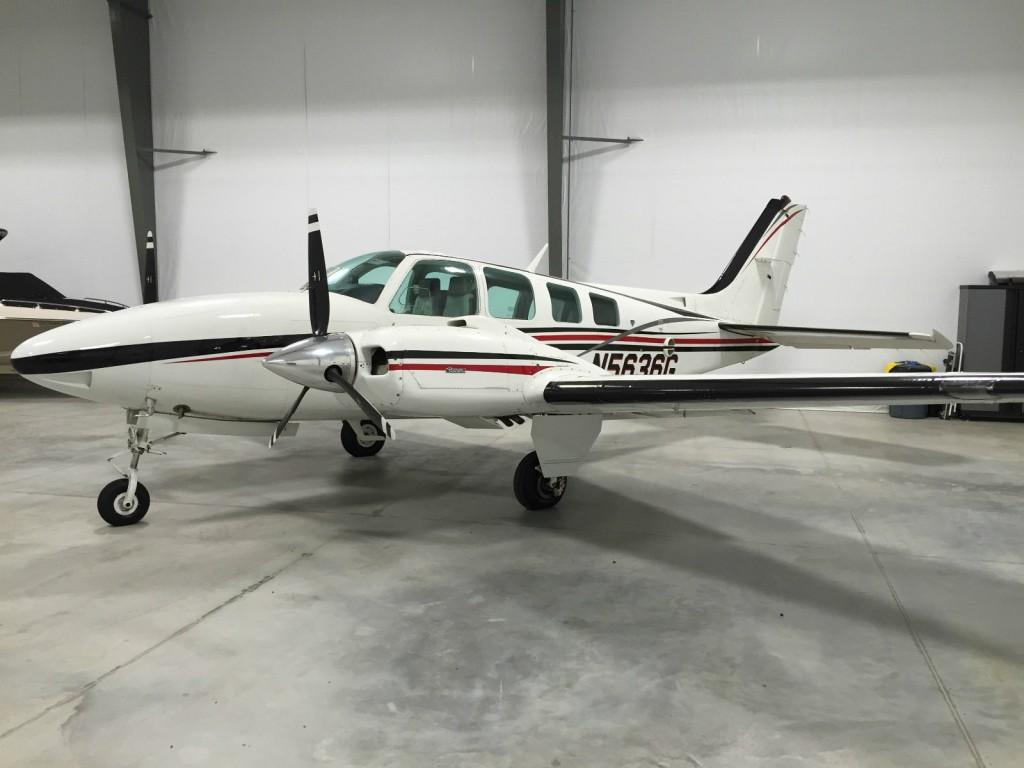 1990 B 58 Baron