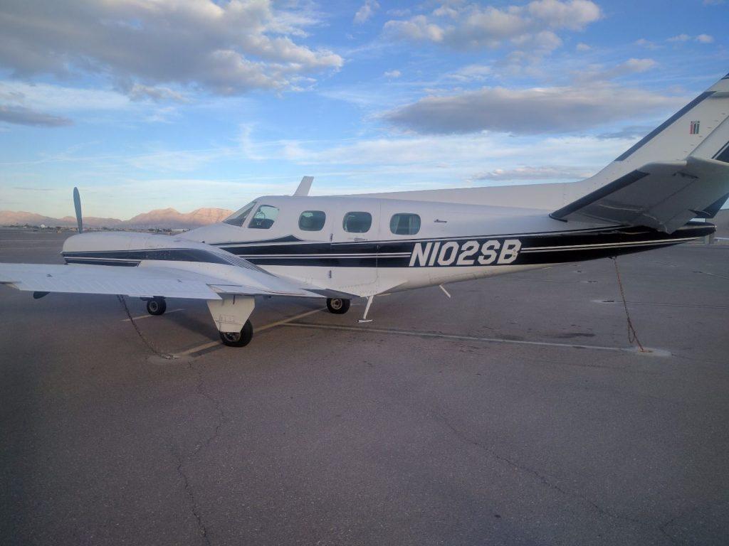 Hangared 1976 Beechcraft Duke B60 aircraft