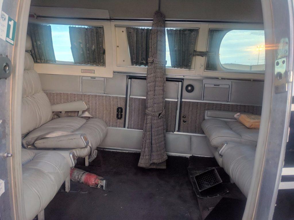 Hangared 1976 Beechcraft Duke B60 aircraft