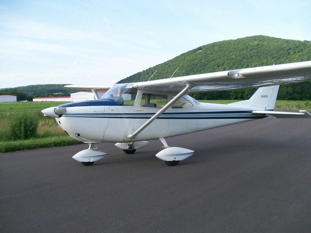 Hangared 1965 Cessna 172F aircraft