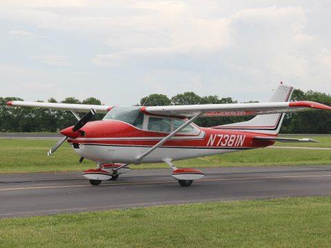 hangared 1974 Cessna 182P SKYLANE aircraft for sale
