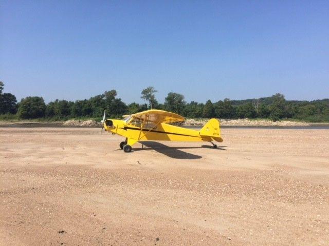 nice paint 1946 Piper cub j3 aircraft
