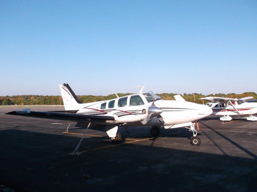 great shape 1973 Beech B 58 Baron aircraft