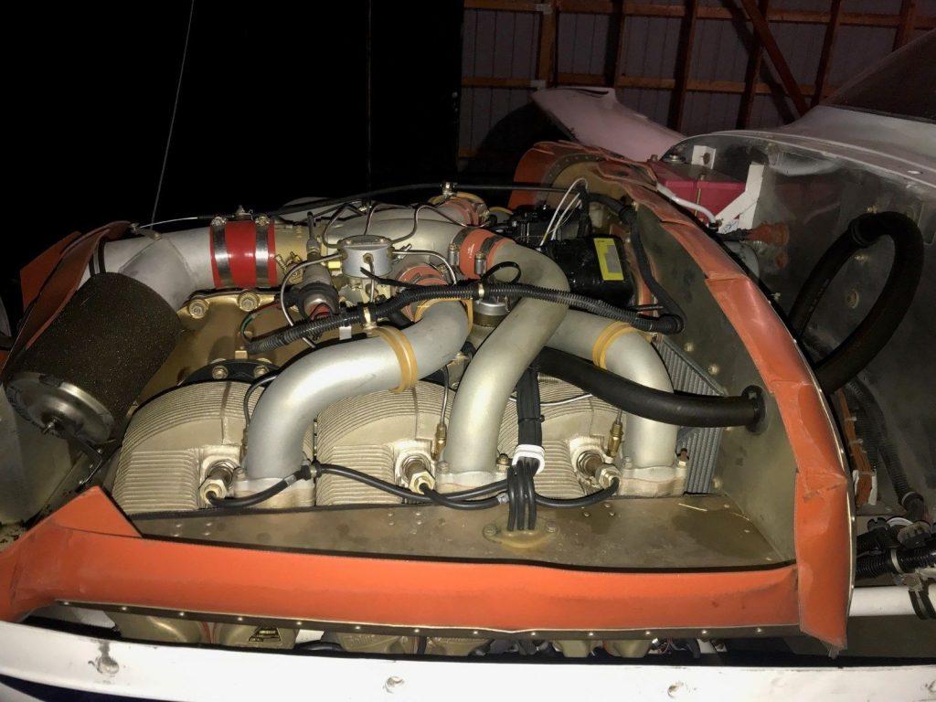 strong 2001 Cirrus aircraft