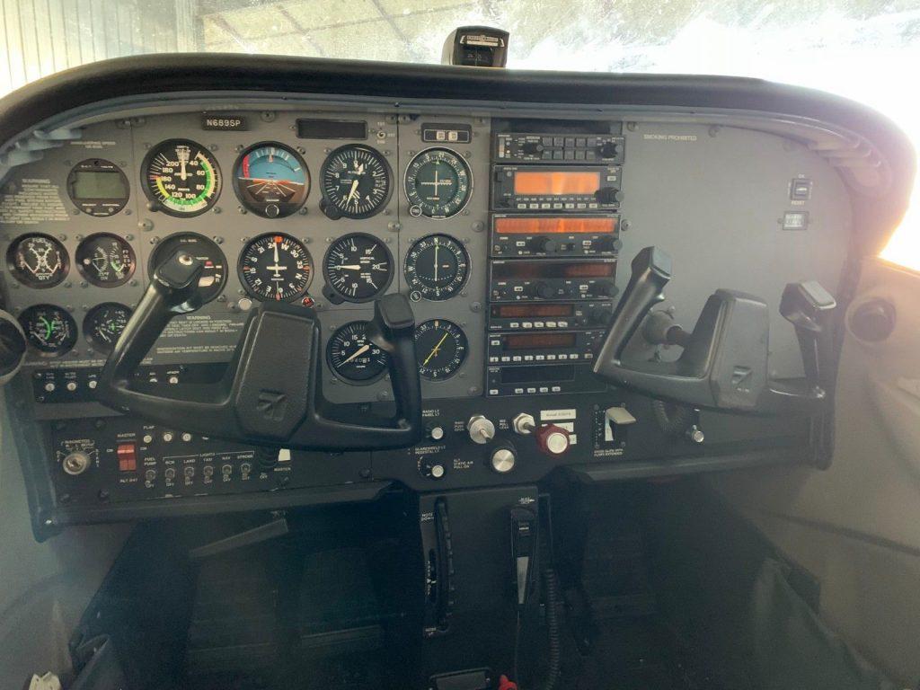 clean 1999 Cessna 172SP aircraft
