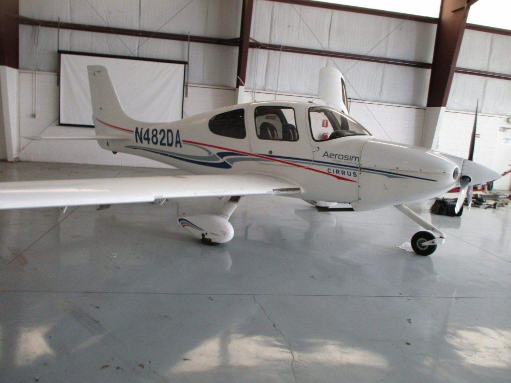 lightly damaged 2007 Cirrus SR 20 G2 aircraft