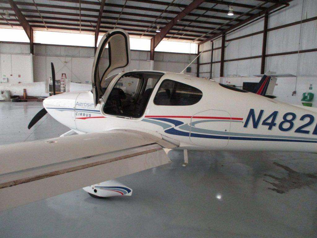 lightly damaged 2007 Cirrus SR 20 G2 aircraft