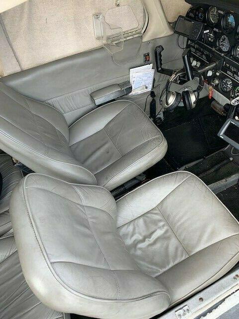very nice 1975 Piper Arrow Pa28r 200 aircraft