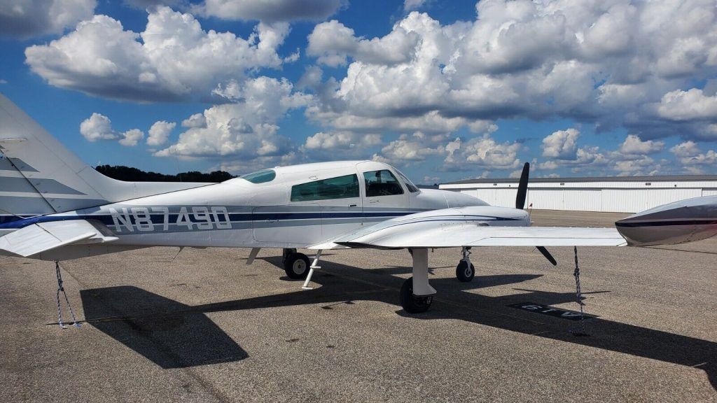 1976 Cessna 310R aircraft [great shape]