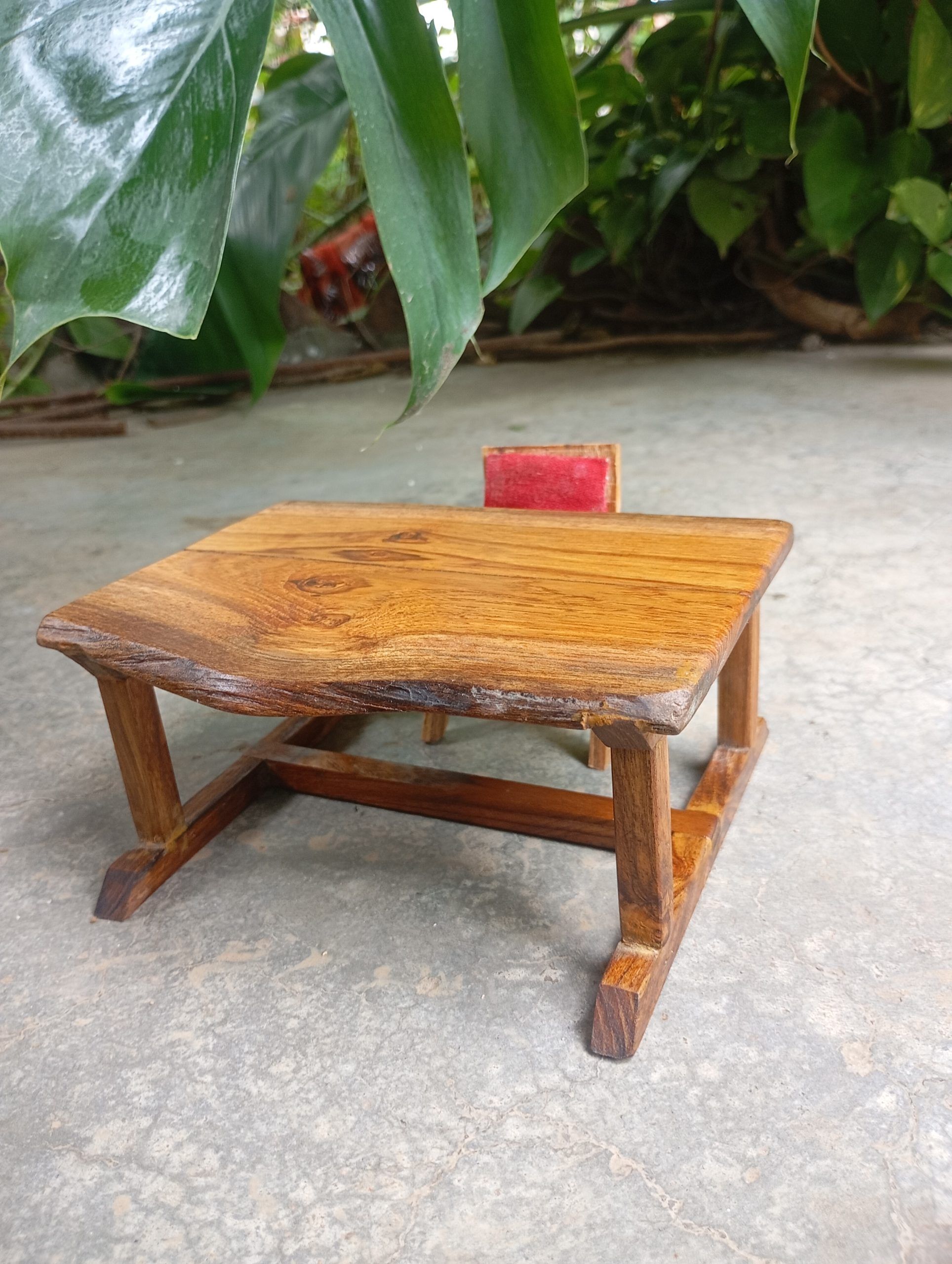 Live Edge Low Teakwood Miniature Table 1:10 - Image 2