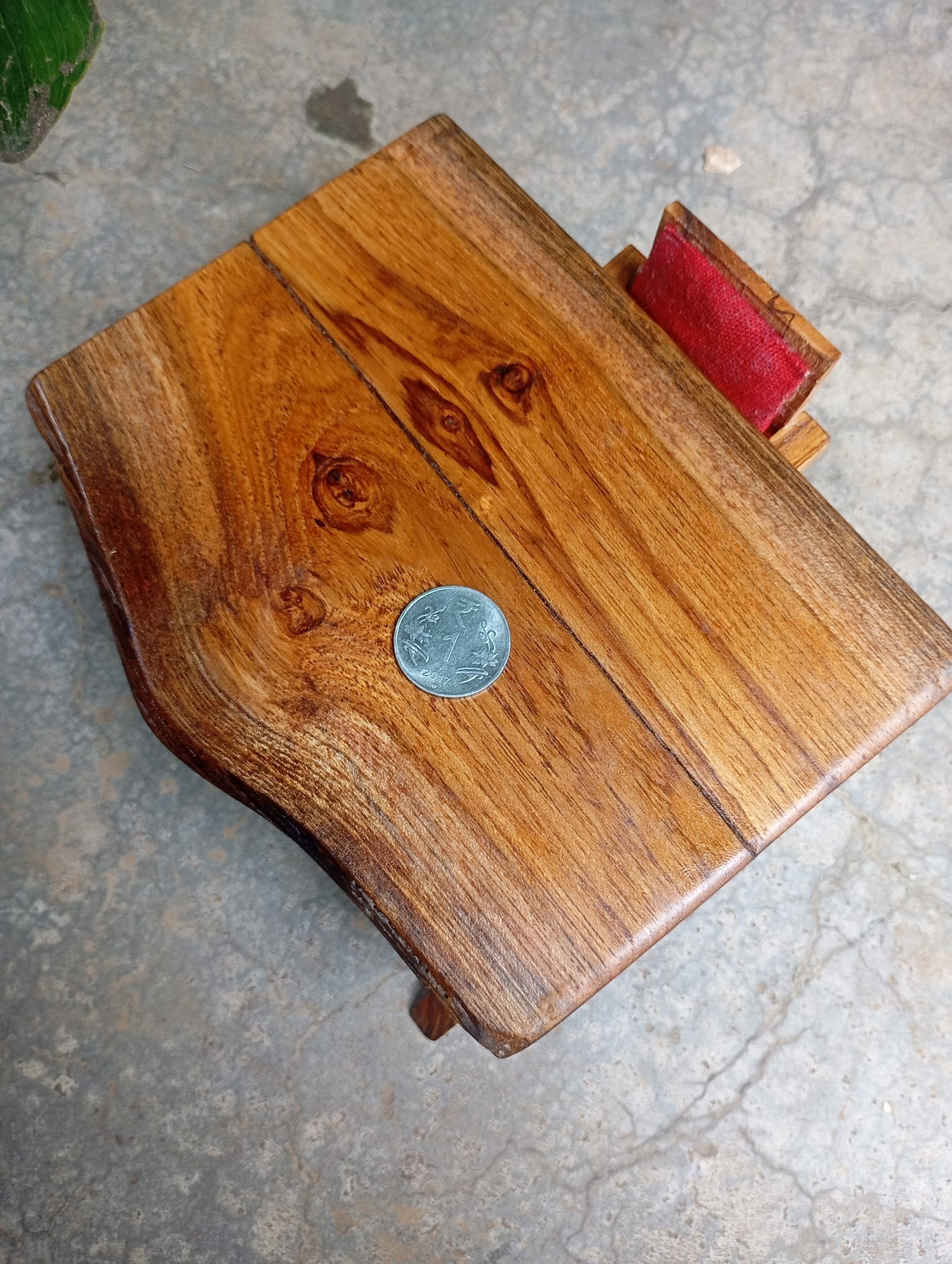 Live Edge Low Teakwood Miniature Table 1:10 - Image 4