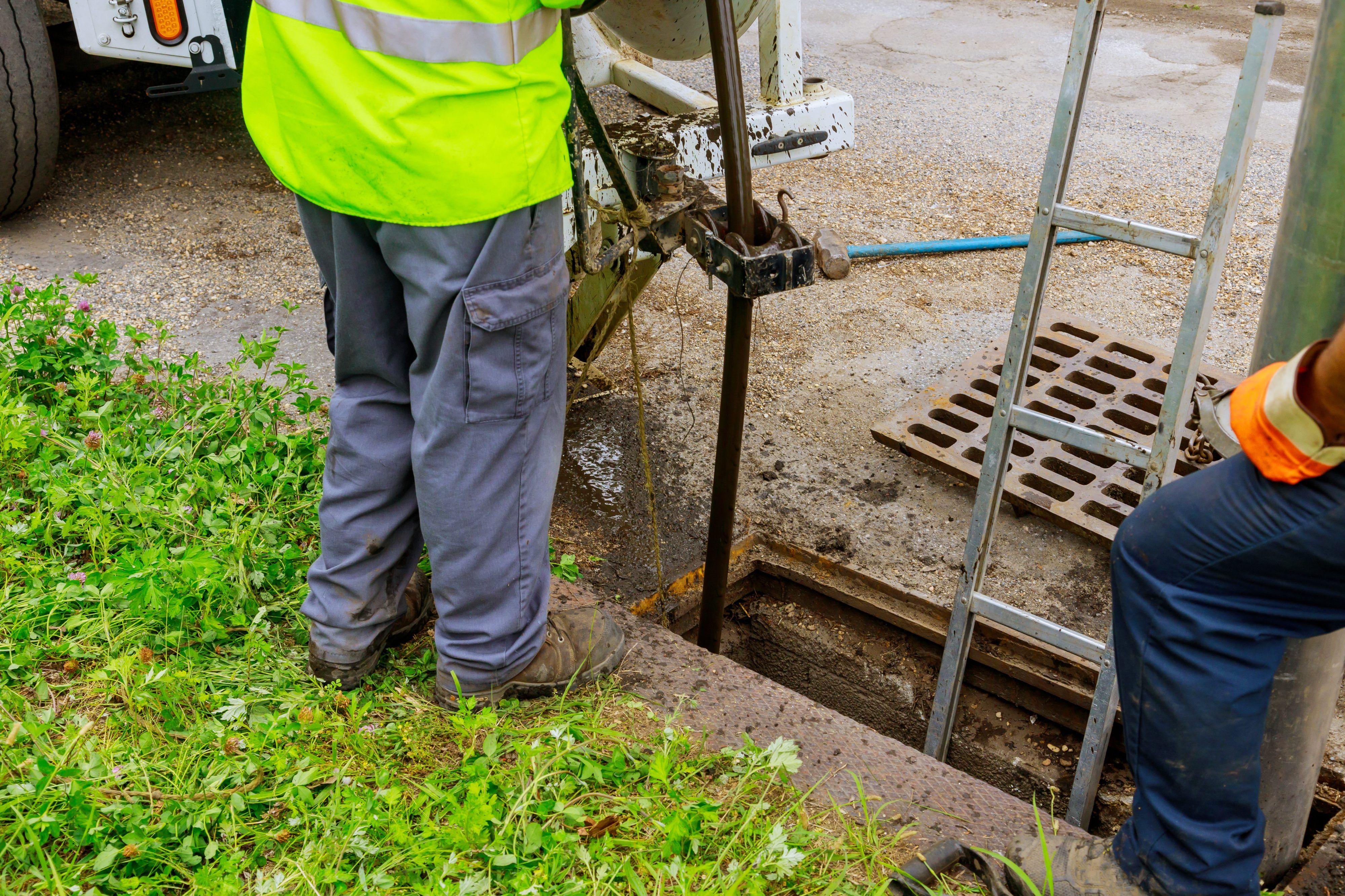 cleaning-the-sewer-system-special-equipment-on-uti-2025-03-27-05-07-02-utc