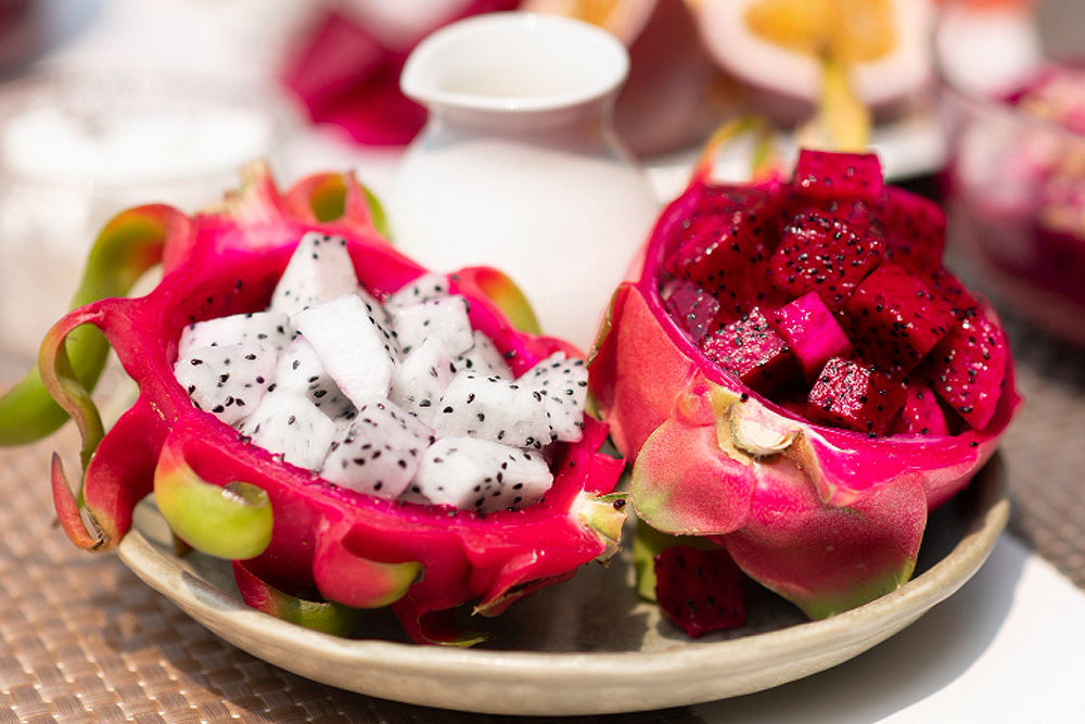 How To Eat Dragon Fruit 2