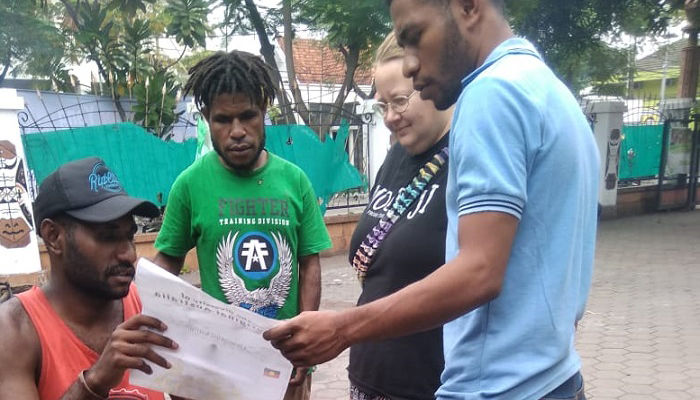 hut papua barat, asrama papua surabaya, lbh surabaya, huts west papua, warga surabaya, nusantaranews, mapolres surabaya, nusantaranewsco, nusantara news