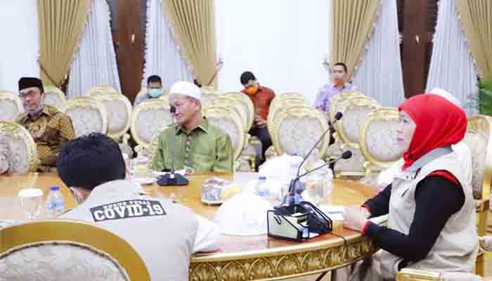 Khofifah Gandeng Ulama “Tembus Langit” Bebaskan Jatim Dari Corona