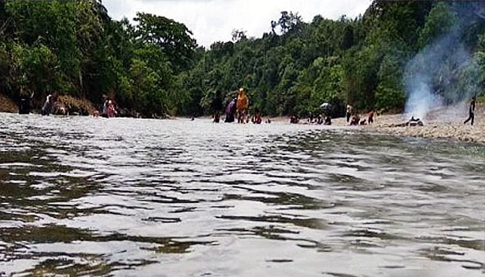 Family Gathering SLB Negeri Pembina Aceh Tamiang ke Pantai Sungai Kaloy.