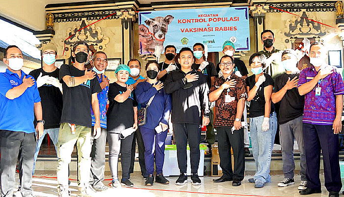 Tinjau kegiatan kontrol populasi dan vaksinasi rabies, Wabup Patriana Krisna: harus kita kontrol.