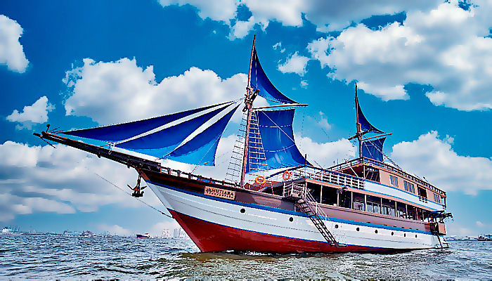 Sempurnakan Wisata Labuan Bajo dengan Phinisi Komodo Luxury.