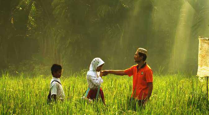 Kenapa Anak Sekarang Salamnya Bukan Cium Tangan Tapi Ditempelkan Ke Jidat Harja Saputra