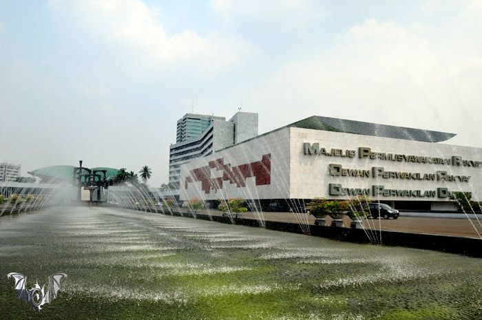 Gedung DPR (harjasaputra.com)