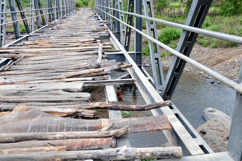 Jembatan di Desa Lere (harjasaputra)