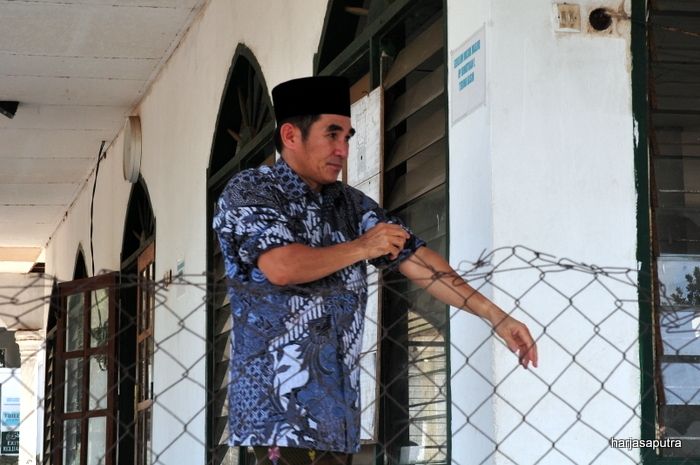 Hamdan Zoelva hendak shalat di mesjid kampung halaman (harjasaputra)
