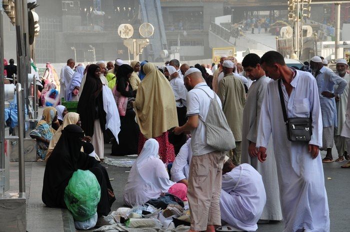 Penjual pakaian kaki lima di dekat Masjid al-Haram, Mekkah (harjasaputra)