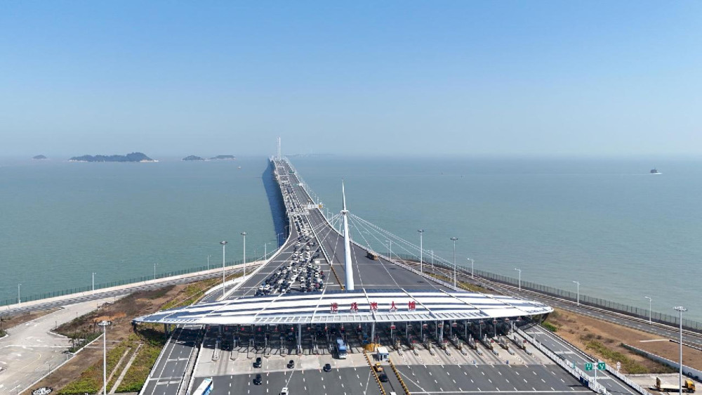 13603 jembatan hong kong zhuhai macao catat rekor baru penumpang harian