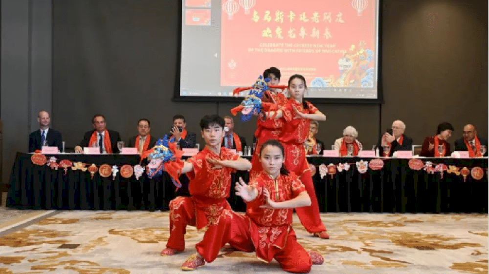 13848 konsulat tiongkok di chicago menyelenggarakan jamuan makan siang untuk merayakan tahun naga