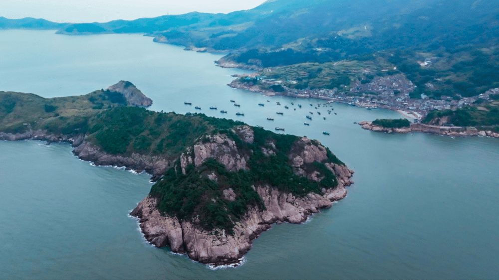 13940 pulau dayushan tempat yang terkenal dengan makanan laut dan ketenangannya