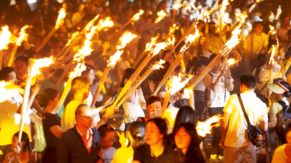 14298 bergabunglah dengan karnaval api festival obor suku yi