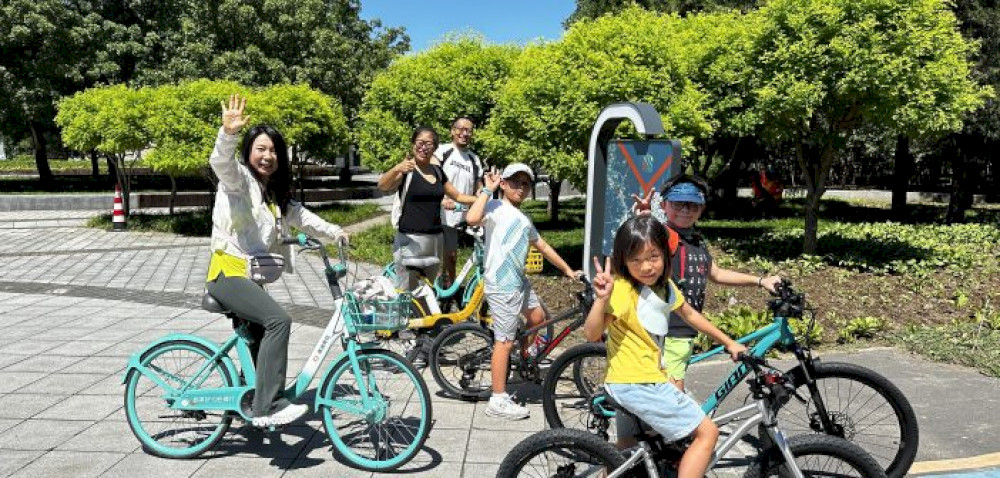 14335 kesenangan bersepeda musim panas gratis di chaoyang greenway