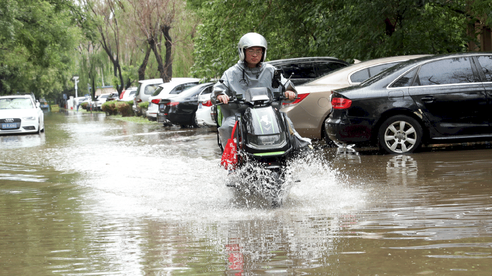 14337 beijing waspada tinggi terhadap hujan lebat layanan kereta api dihentikan
