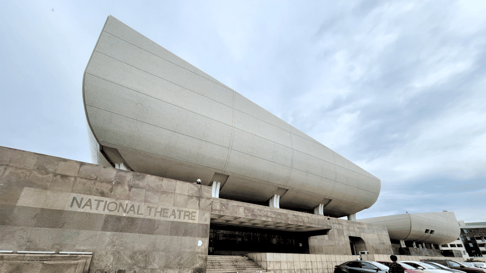 teater-nasional-ghana,-simbol-persahabatan-tiongkok-ghana