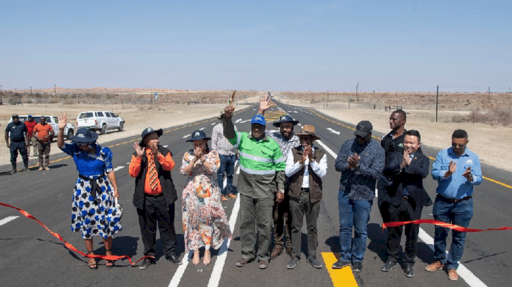 tiongkok-dan-namibia:-membangun-jalan,-menambang-kekayaan,-berbagi-pengetahuan