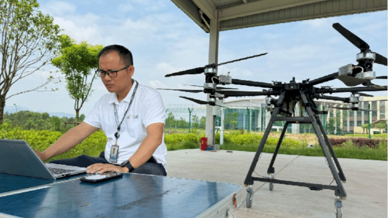 Operator drone membantu meningkatkan ekonomi di dataran rendah