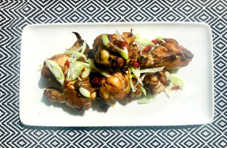 Buku masak Cina: sayap ayam lengket, dan bayam dan salad kacang