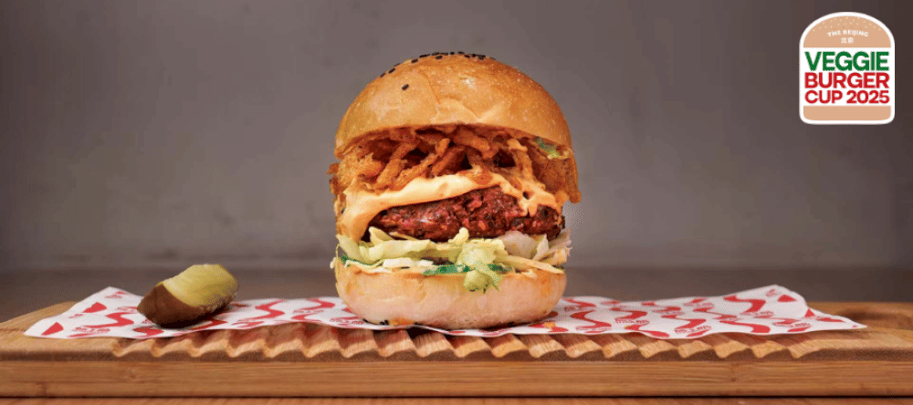 slowboat’s-lotus-lane-bean-burger-memenangkan-piala-burger-veggie