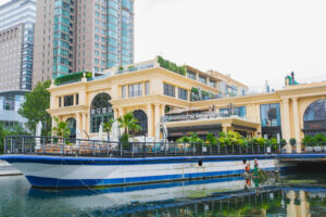 Atap & Teras Beijing: Sungai Liangma