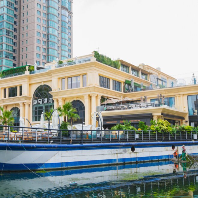 Atap & Teras Beijing: Sungai Liangma