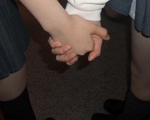 Hearts2Hearts Pre Debut Holding Hands