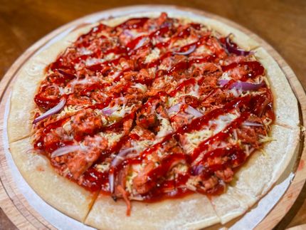 CHICKEN BARBECUE PIZZA